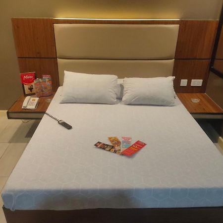 Hotel Sogo Macapagal Paranaque City Esterno foto